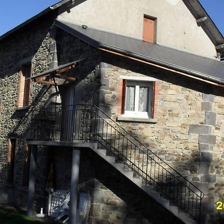 Gite A La Ferme Pres Vulcania-Gr89 La Goutelle 외부 사진
